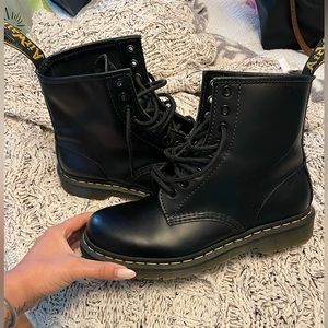 Like new, size 8 docs (black)